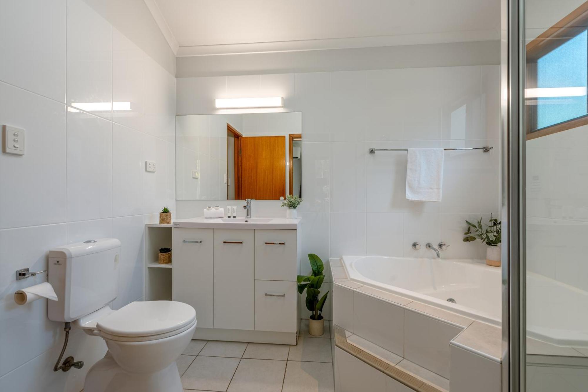 Big4 Tasman Holiday Parks - South Mission Beach Екстериор снимка